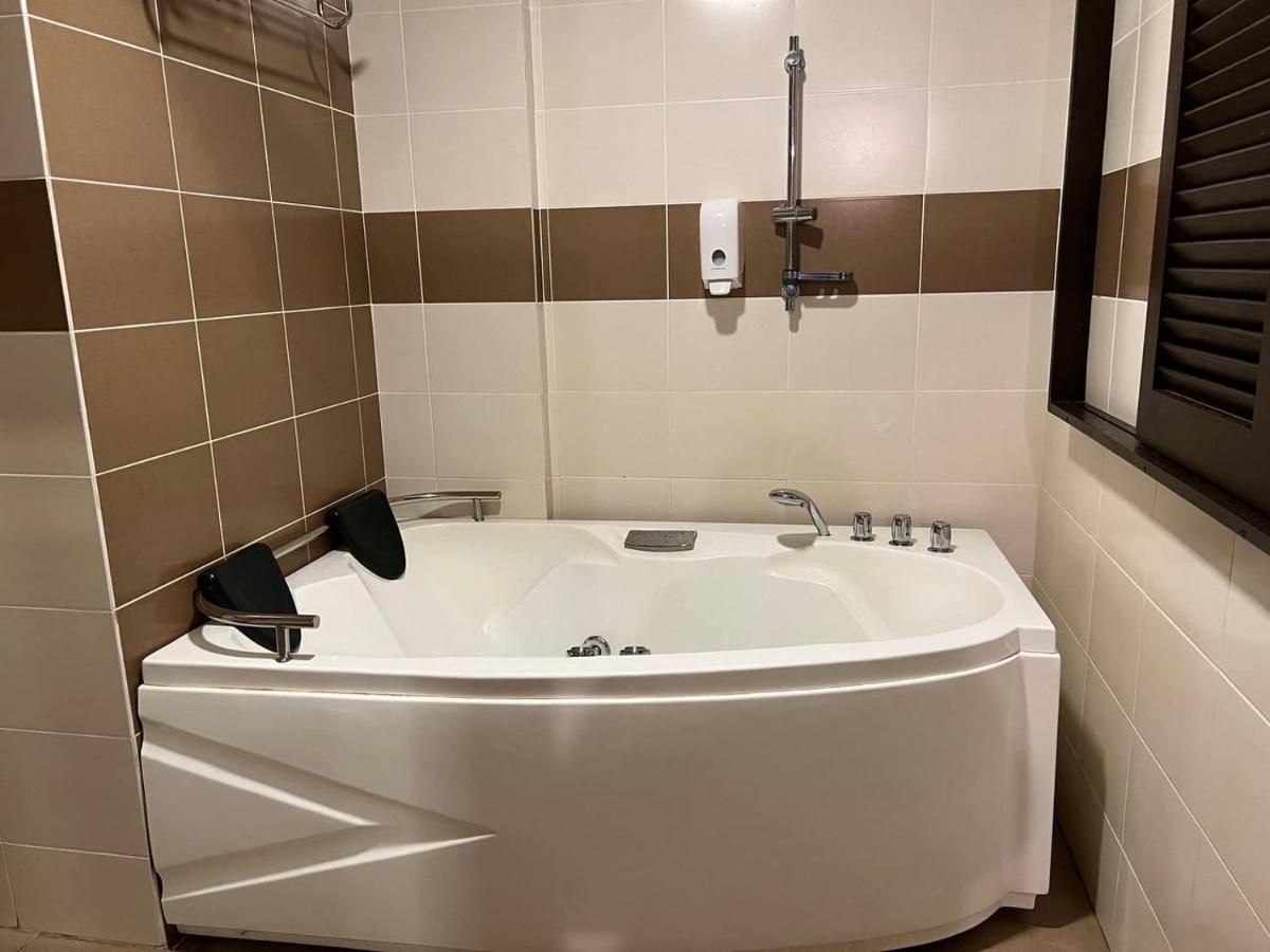 Homestay Melaka B Lagoon Studio Apartment Free Waterpark Tickets Kampong Bukit Beruang Екстер'єр фото